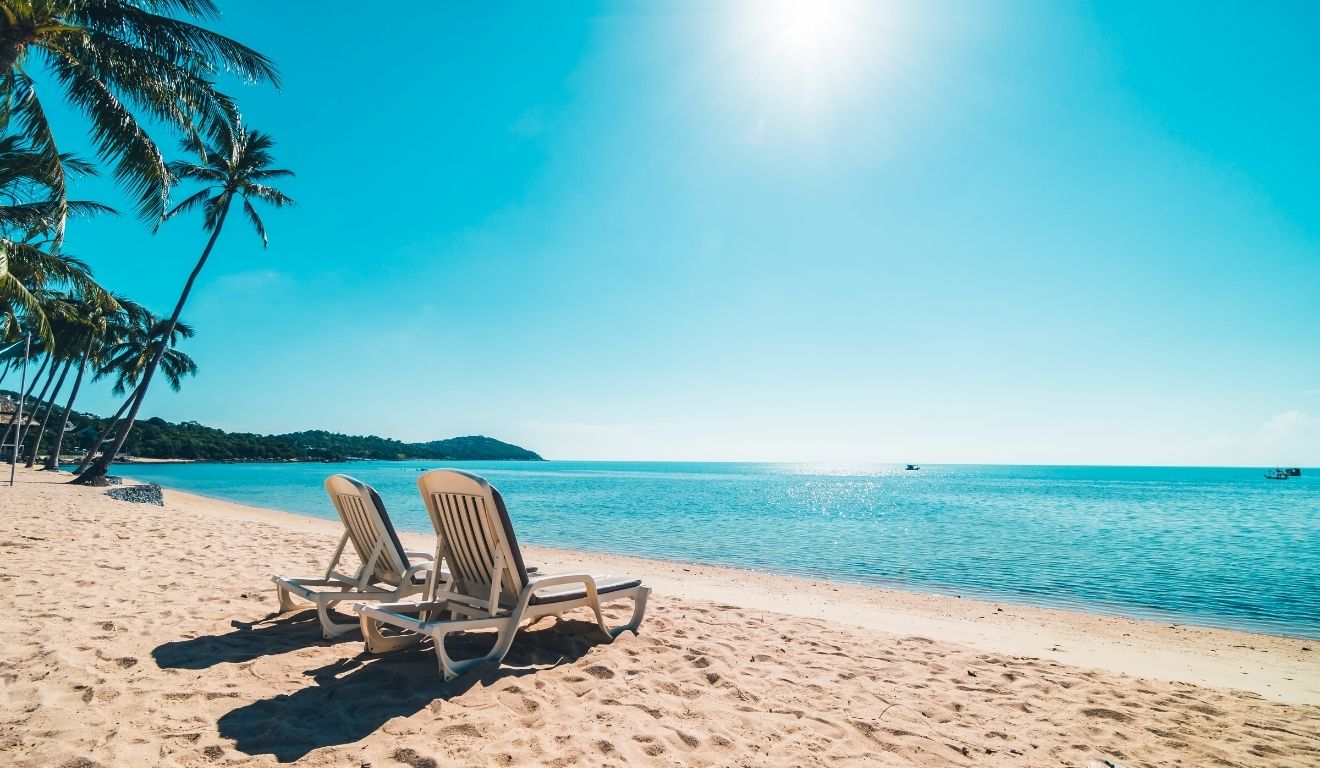 Imagem de cadeira de praia nas férias
