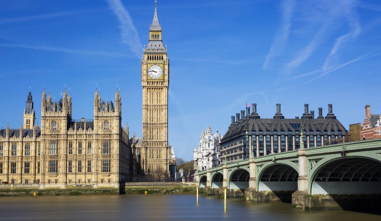 Big Ben e Parlamento britânico em Londres.