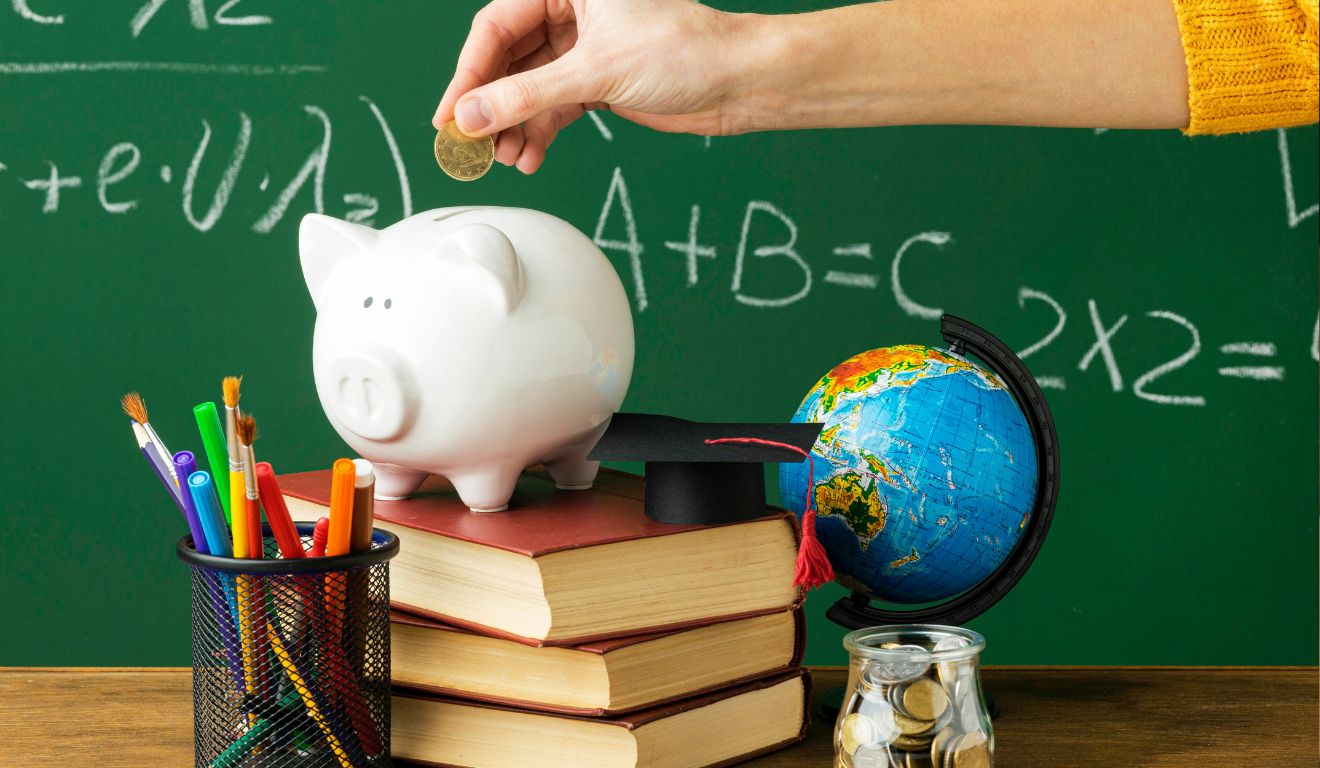 Imagem mostra uma pessoa com educação financeira