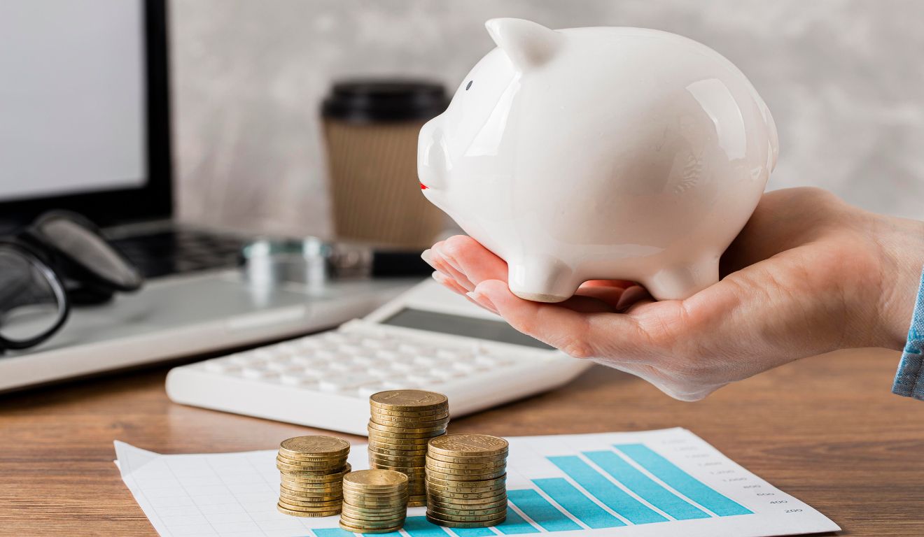 Imagem mostra pessoa fazendo a organização financeira em 2026